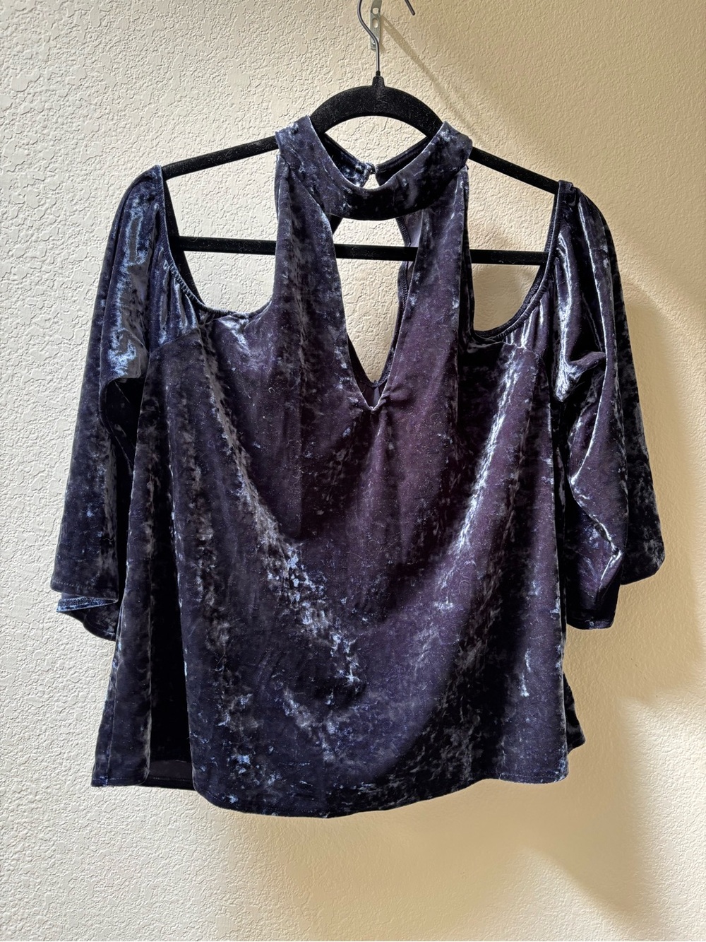 American Eagle Outfitters Navy Blue Crushed Velvet Cold-Shoulder Top with Choker